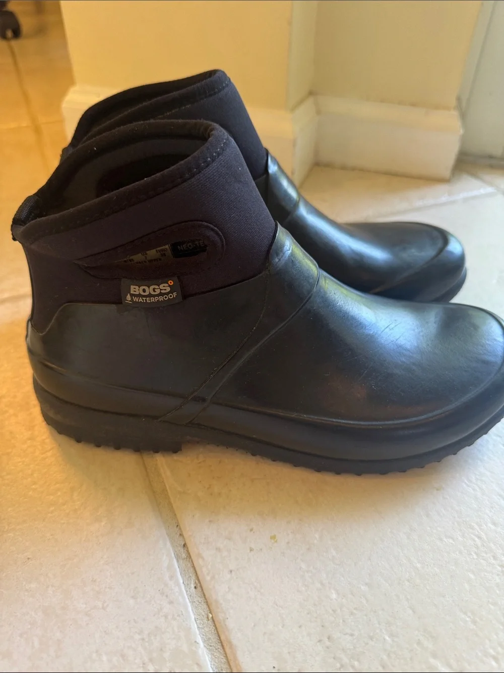 Bogs Womens Seattle Mid high Solid Boot Size 7